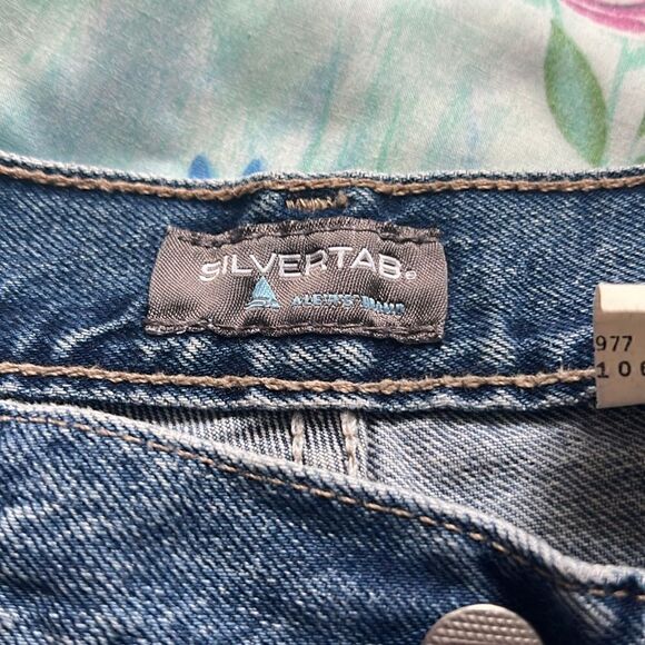 Levi’s Silvertab Cut Off Shorts - Picture 9 of 11